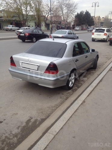 Mercedes C 220 2000, 182,500 km - 2.2 l - Bakı