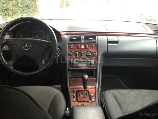 Mercedes E 240 2000, 352,500 km - 2.4 л - Bakı