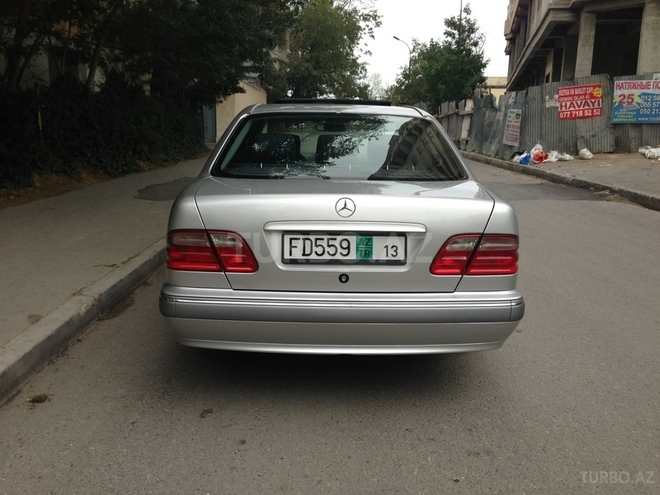 Mercedes E 240 2000, 352,500 km - 2.4 л - Bakı