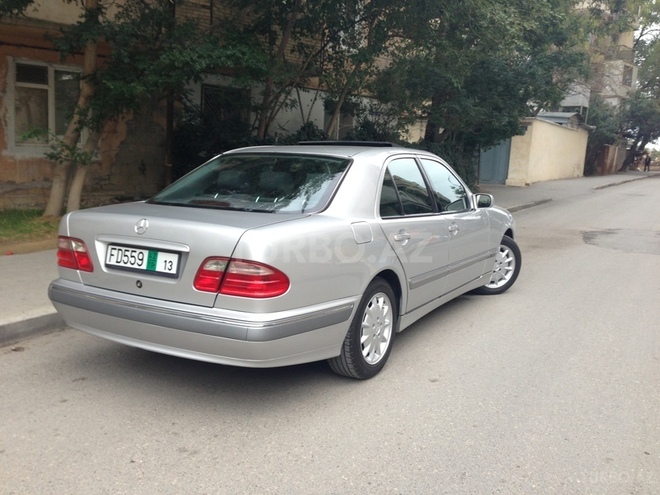 Mercedes E 240 2000, 352,500 km - 2.4 л - Bakı