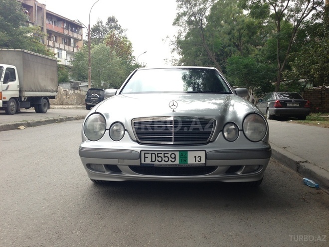 Mercedes E 240 2000, 352,500 km - 2.4 л - Bakı