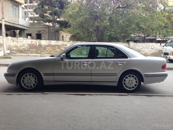 Mercedes E 240 2000, 352,500 km - 2.4 л - Bakı