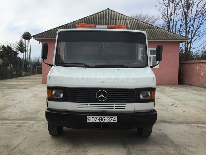 Mercedes 709 D 1990, 325,050 km - 4.0 л - Astara