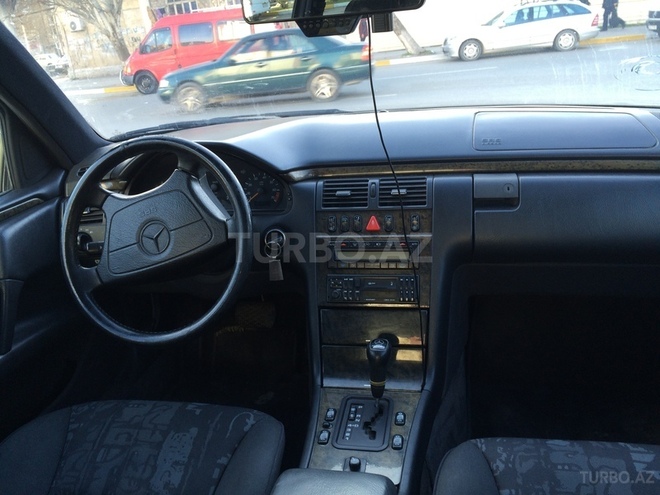 Mercedes E 230 1996, 231,106 km - 2.3 l - Bakı