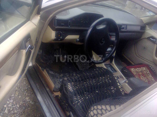 Mercedes E 250 1989, 591,133 km - 2.5 l - İmişli