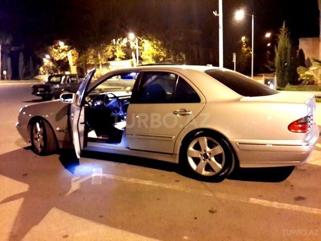 Mercedes E 280 2001, 245,000 km - 2.8 l - Bakı