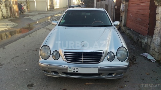 Mercedes E 220 2000, 306,000 km - 2.2 l - Bakı