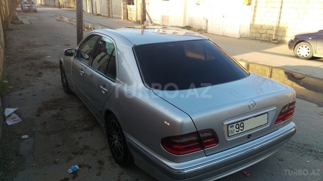 Mercedes E 220 2000, 306,000 km - 2.2 l - Bakı