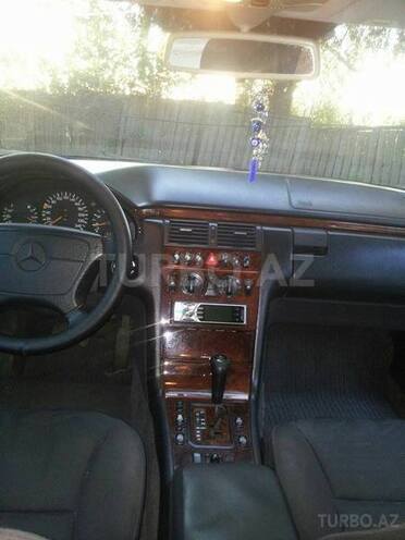 Mercedes E 200 1999, 262,000 km - 2.0 л - Gəncə