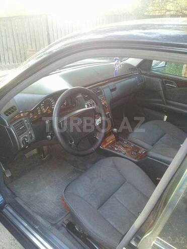 Mercedes E 200 1999, 262,000 km - 2.0 л - Gəncə