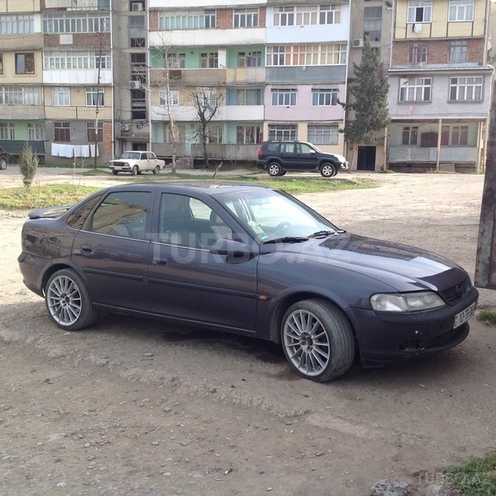 Opel Vectra 1996, 250,000 km - 1.8 l - Gəncə