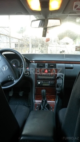 Mercedes E 240 1999, 234,000 km - 2.4 l - Gəncə