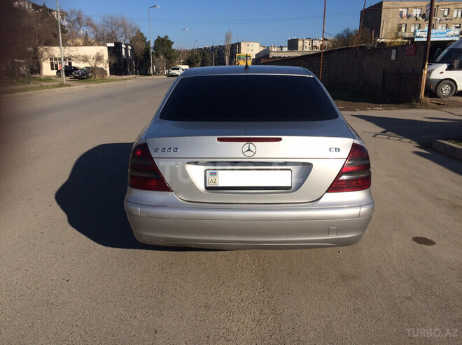 Mercedes E 220 2003, 260,000 km - 2.2 л - Sumqayıt