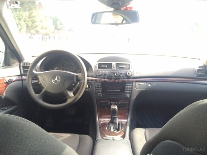 Mercedes E 220 2003, 260,000 km - 2.2 л - Sumqayıt