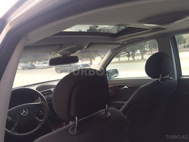 Mercedes E 220 2003, 260,000 km - 2.2 л - Sumqayıt