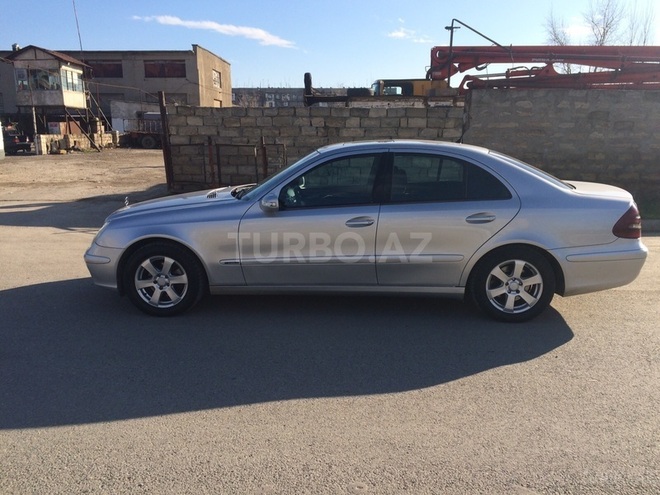 Mercedes E 220 2003, 260,000 km - 2.2 л - Sumqayıt