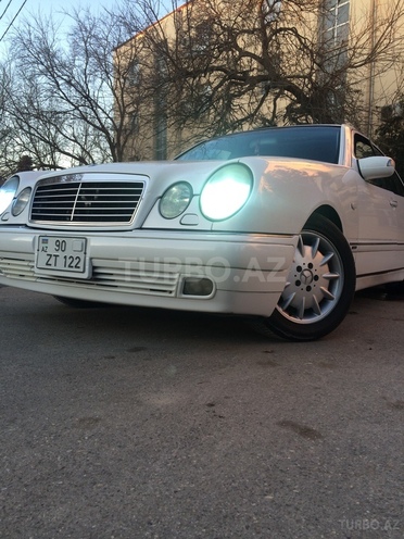 Mercedes E 240 1999, 198,789 km - 2.4 l - Bakı