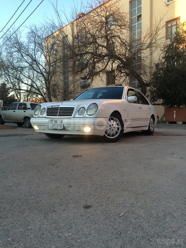Mercedes E 240 1999, 198,789 km - 2.4 l - Bakı