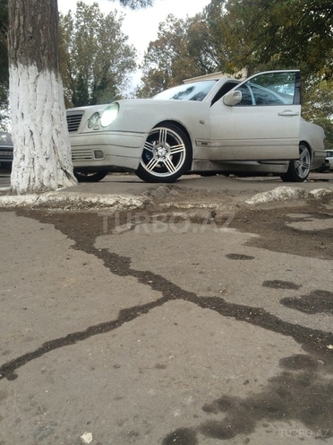 Mercedes E 240 1999, 198,789 km - 2.4 l - Bakı