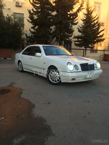 Mercedes E 240 1999, 198,789 km - 2.4 l - Bakı