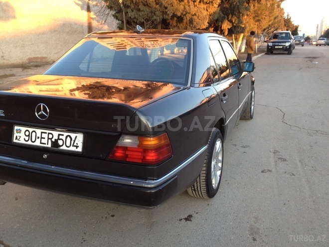 Mercedes E 230 1991, 287,000 km - 2.3 l - Bakı