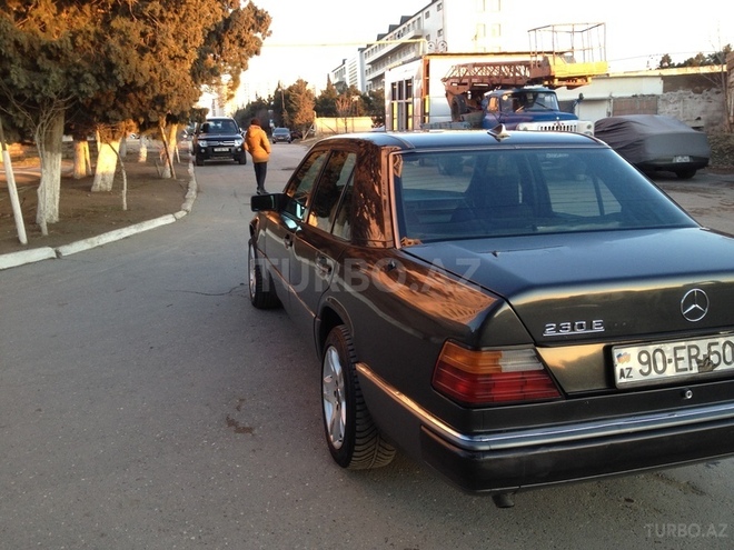 Mercedes E 230 1991, 287,000 km - 2.3 l - Bakı