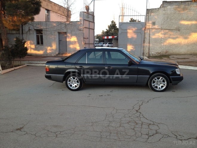 Mercedes E 230 1991, 287,000 km - 2.3 l - Bakı