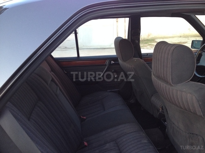 Mercedes E 230 1991, 287,000 km - 2.3 l - Bakı