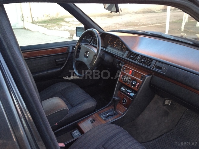 Mercedes E 230 1991, 287,000 km - 2.3 l - Bakı