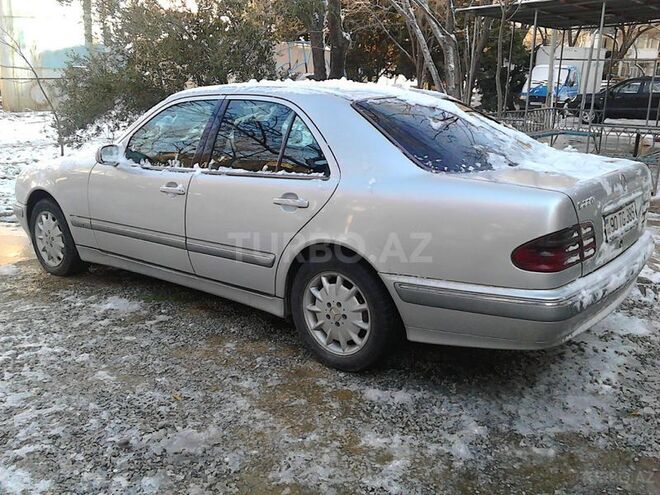 Mercedes E 220 2000, 254,000 km - 2.2 l - Bakı