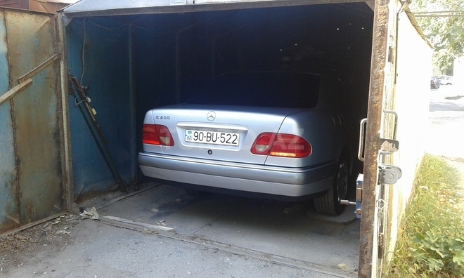 Mercedes E 230 1997, 250,000 km - 2.3 l - Bakı