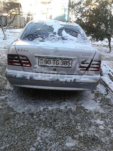 Mercedes E 220 2000, 254,000 km - 2.2 l - Bakı