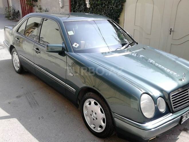 Mercedes E 230 1997, 305,000 km - 2.3 l - Bakı