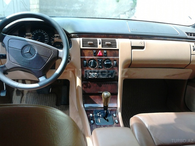 Mercedes E 230 1997, 305,000 km - 2.3 l - Bakı