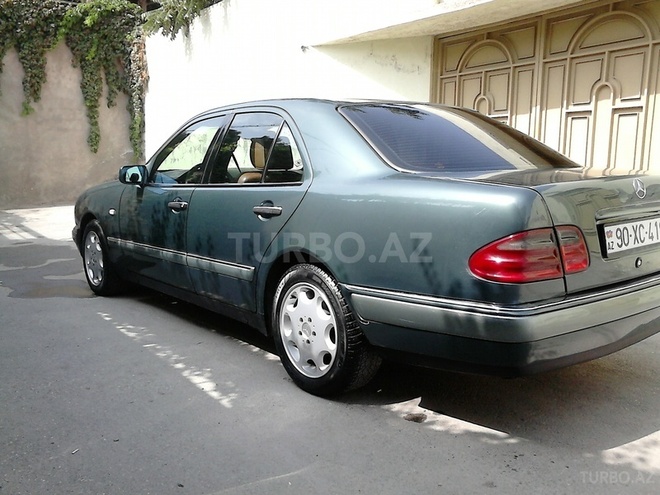 Mercedes E 230 1997, 305,000 km - 2.3 l - Bakı