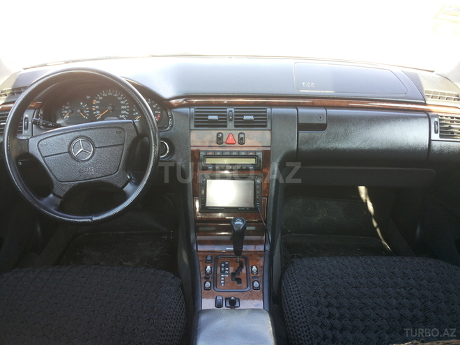 Mercedes E 240 1999, 234,000 km - 2.4 l - Bakı