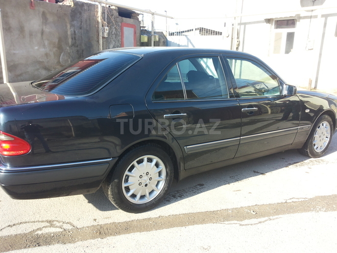 Mercedes E 240 1999, 234,000 km - 2.4 l - Bakı