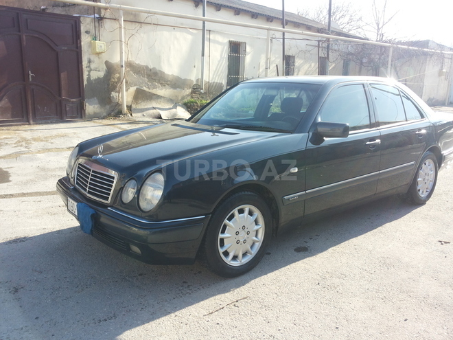 Mercedes E 240 1999, 234,000 km - 2.4 l - Bakı