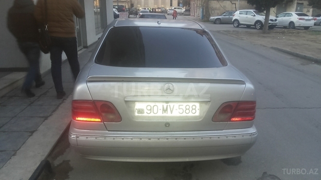 Mercedes E 320 1999, 310,000 km - 3.2 l - Bakı
