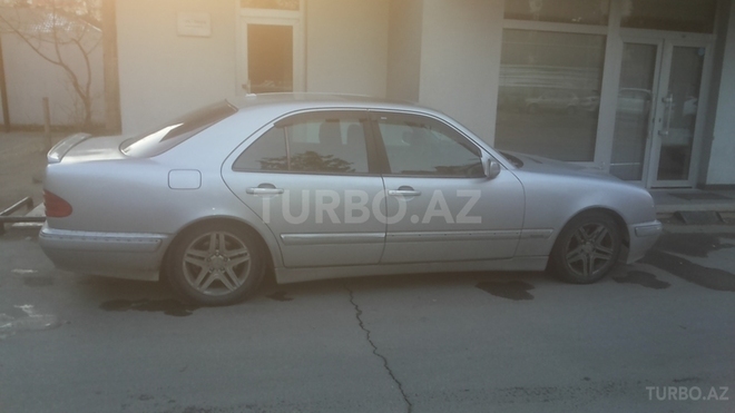 Mercedes E 320 1999, 310,000 km - 3.2 l - Bakı