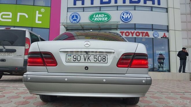 Mercedes E 240 2001, 193,000 km - 2.6 л - Bakı