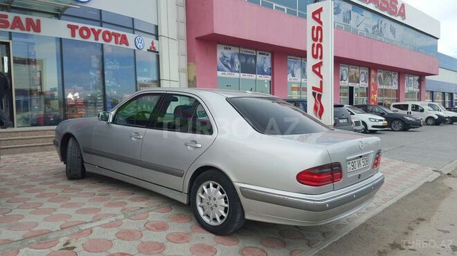 Mercedes E 240 2001, 193,000 km - 2.6 л - Bakı