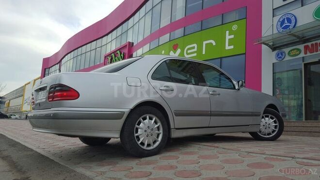Mercedes E 240 2001, 193,000 km - 2.6 л - Bakı