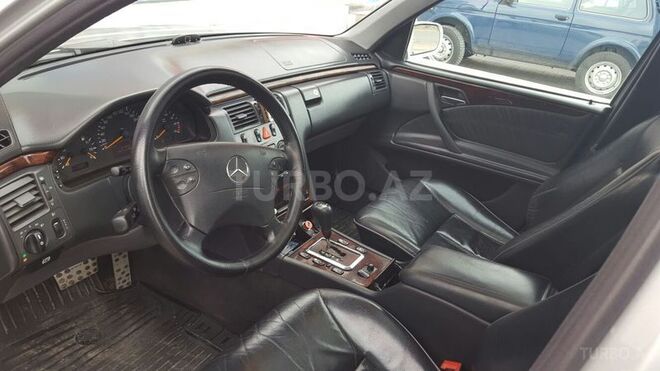 Mercedes E 240 2001, 193,000 km - 2.6 л - Bakı