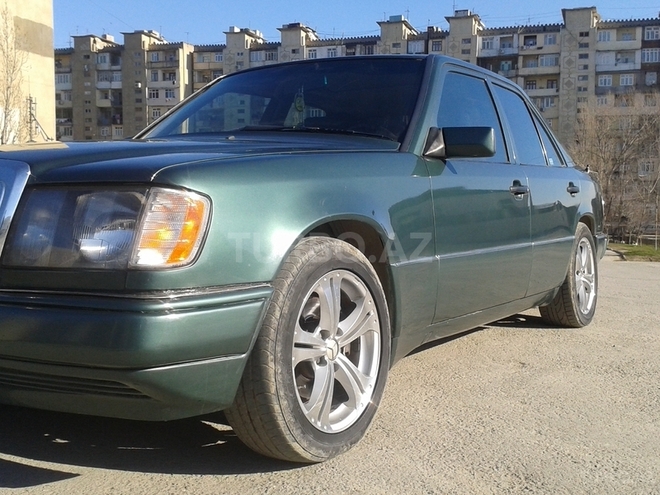 Mercedes E 220 1993, 150,000 km - 2.2 l - Bakı