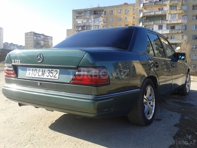 Mercedes E 220 1993, 150,000 km - 2.2 l - Bakı
