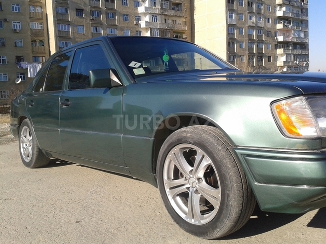Mercedes E 220 1993, 150,000 km - 2.2 l - Bakı