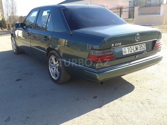 Mercedes E 220 1993, 150,000 km - 2.2 l - Bakı