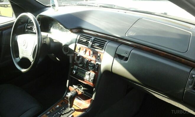 Mercedes E 230 1998, 252,000 km - 2.3 л - Bakı