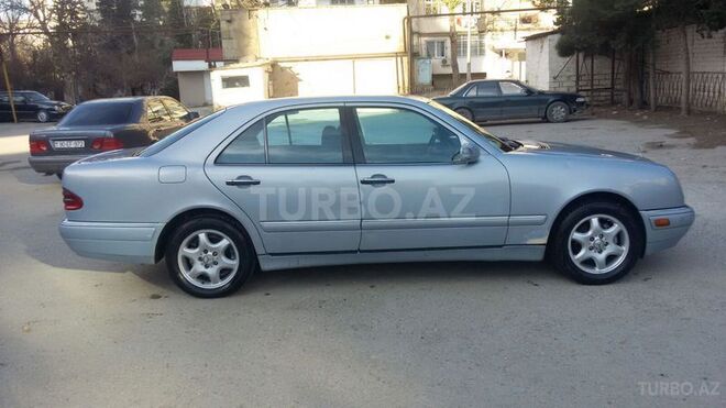 Mercedes E 220 1999, 340,000 km - 2.2 л - Bakı